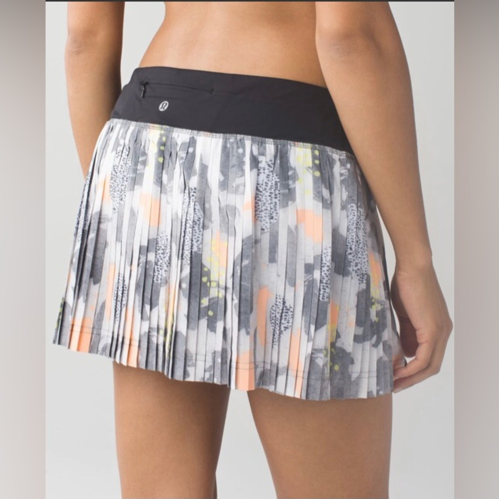 lululemon athletica Black and Gray Patterned Skort